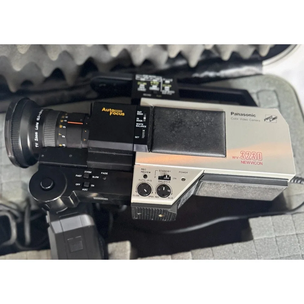 Panasonic WV-3230 Newvicon Color Video Camera Kit Powers On Case Power Supply